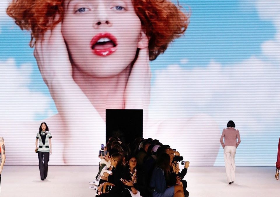 Lunes de Icónicos: «Spring-Summer Fashion Show» de SOPHIE y Louis Vuitton