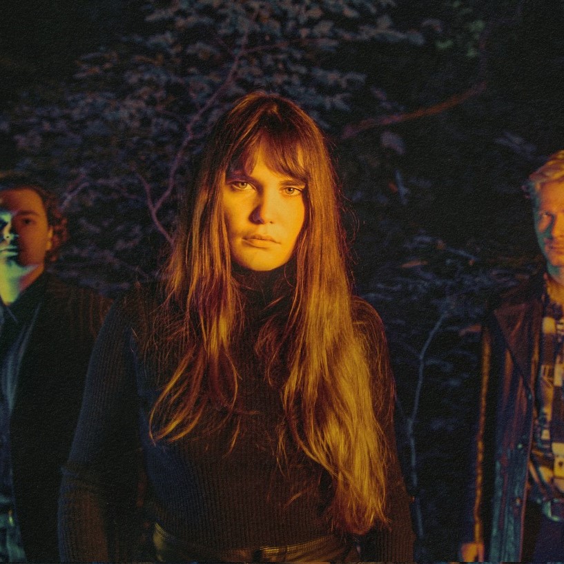 Calva Louise nos presenta «Other Self»: Rompiendo las barreras de la percepción