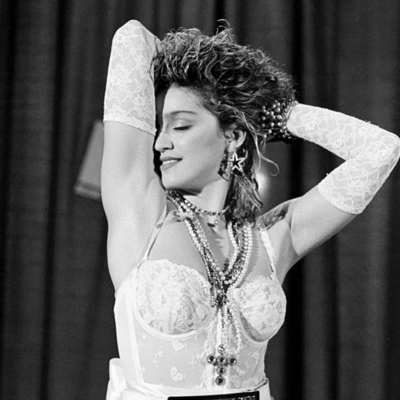 Lunes de Icónicos: «Like a Virgin»  de Madonna en los MTV’s VMAs 1984