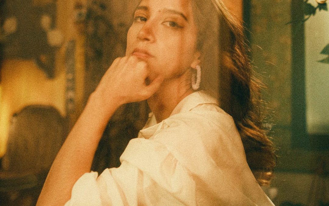 Debora Roxanne lanza su single «Miradas»