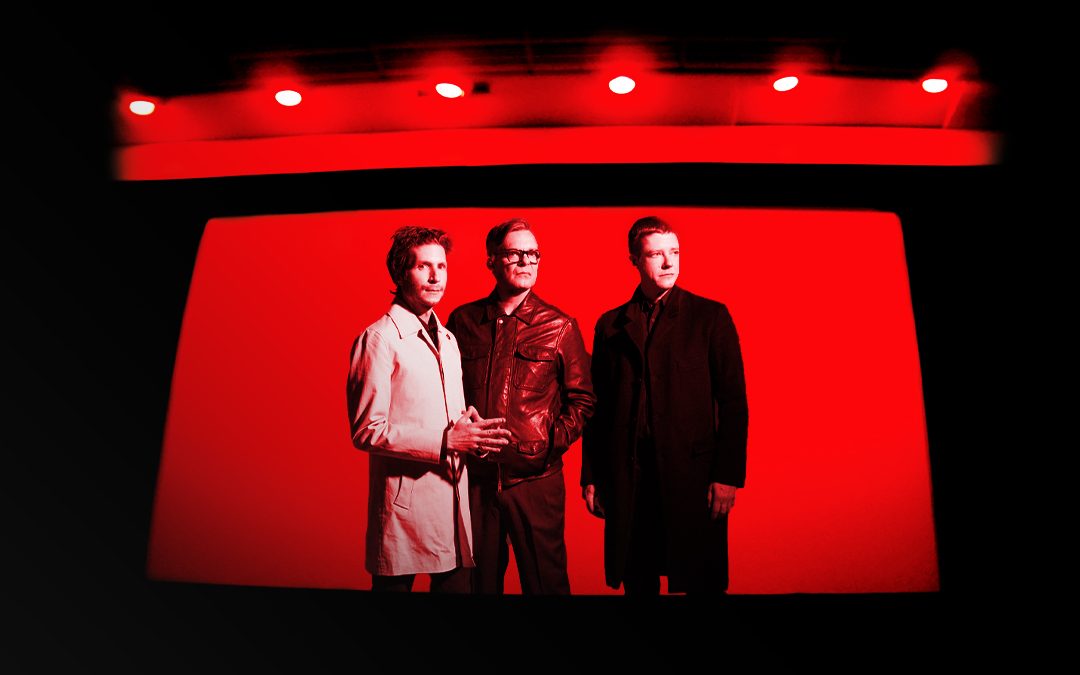 INTERPOL cELEBRAN EN VIVO «TURN ON THE BRIGHT LIGHTS» Y «ANTICS»