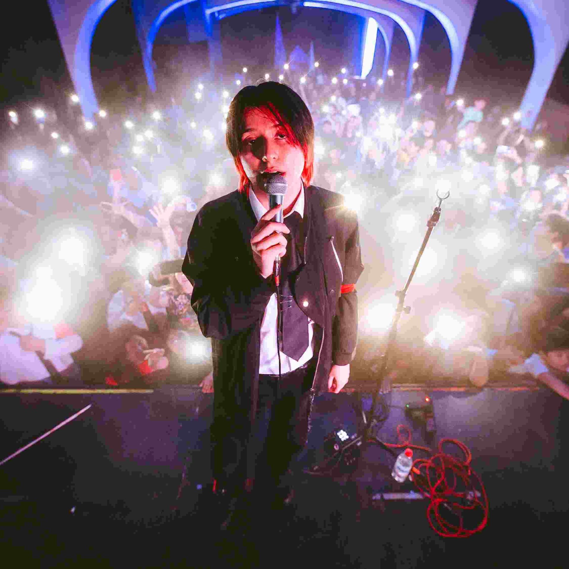 Instincktt en Teatro Diana: Las dos caras de la fiesta/Un futuro lleno de esperanzas y precauciones