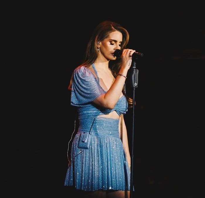 «Did You Know That There’s a Tunnel Under Ocean Boulevard» por Lana Del Rey