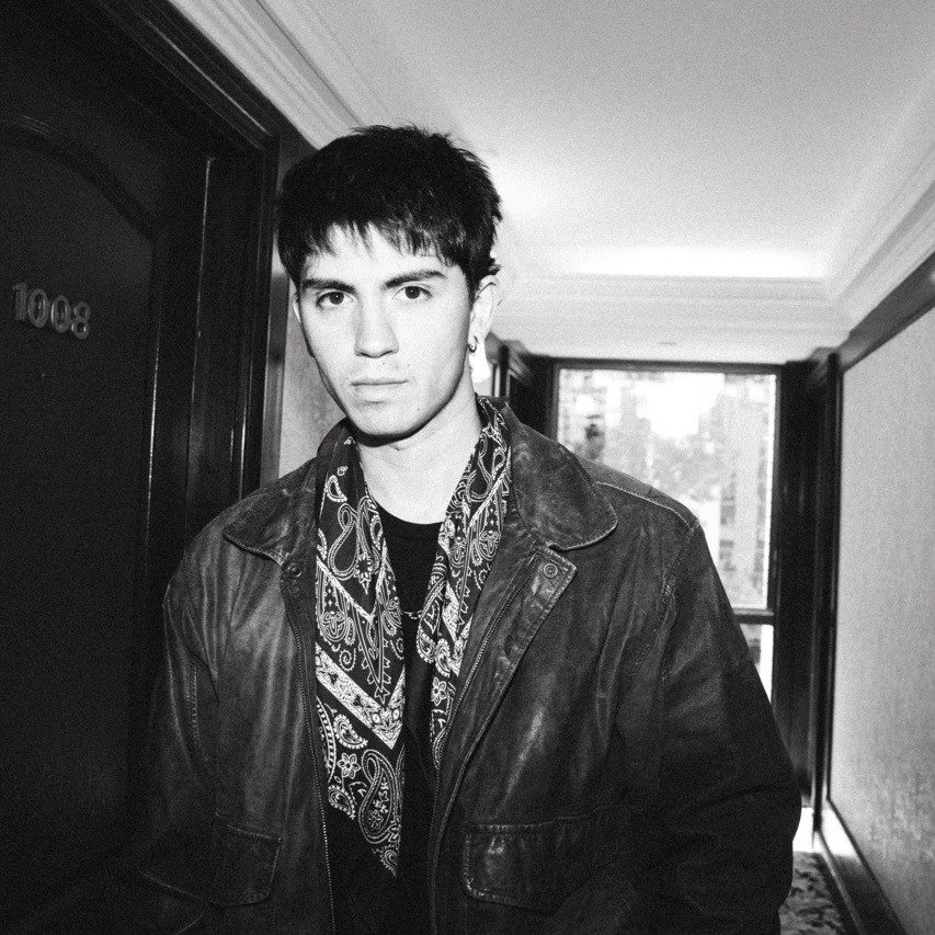 Javier Mudz estrena «Un Lugar Donde Caer», un nuevo adelanto de su álbum debut