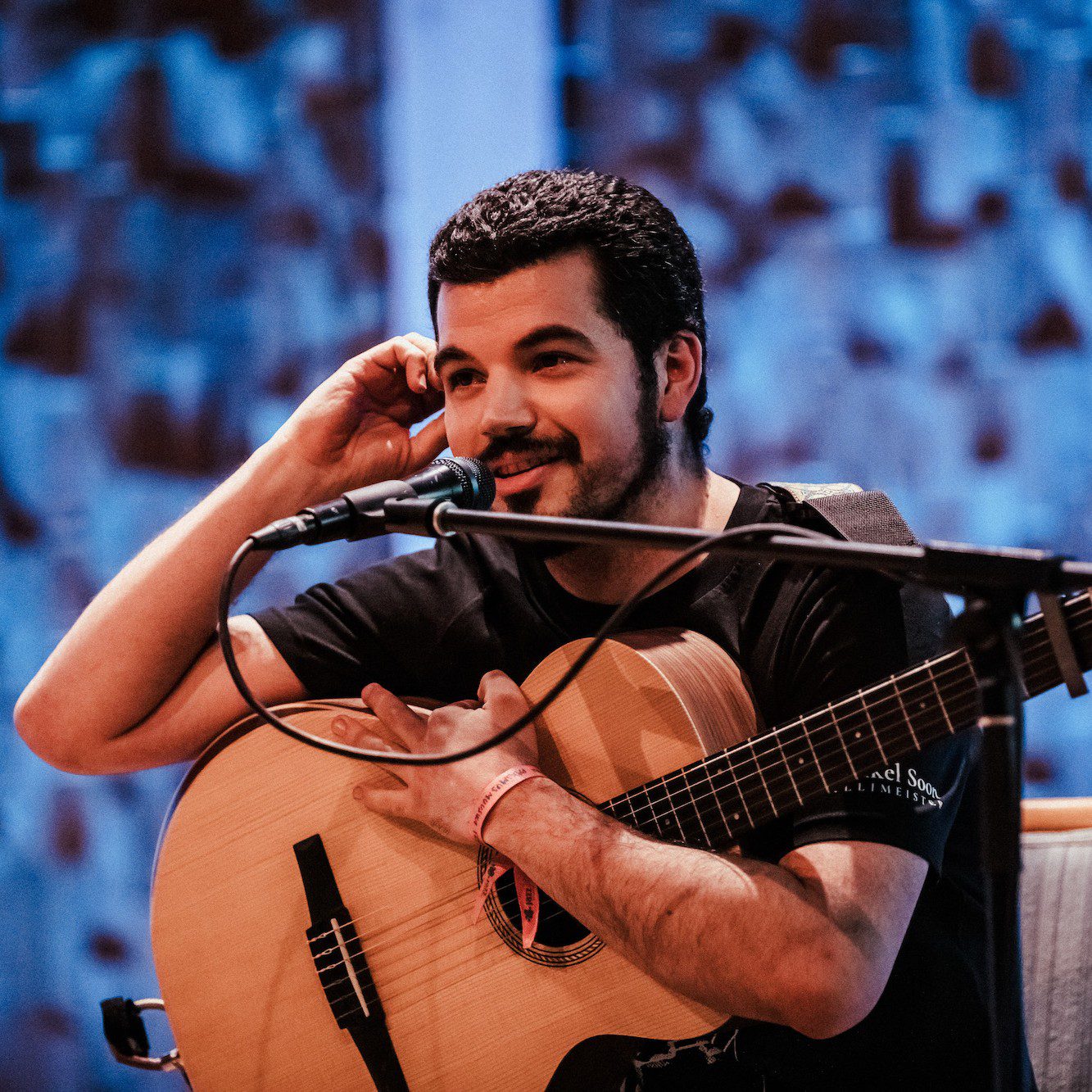 Tomás del Real estrena sesión en vivo como preámbulo para su nuevo disco
